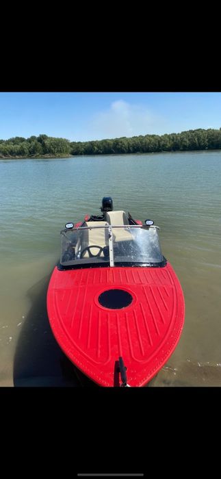 Продам лодку с мотором с прецепом
