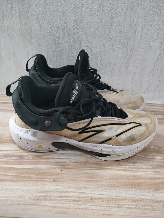 Баскетбольные кроссовки б/у  1 год