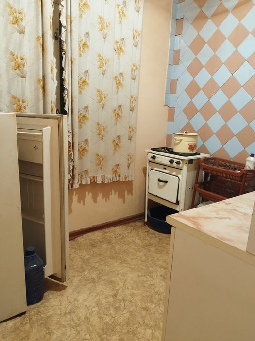 Уй сотилади.  Икки хонали.