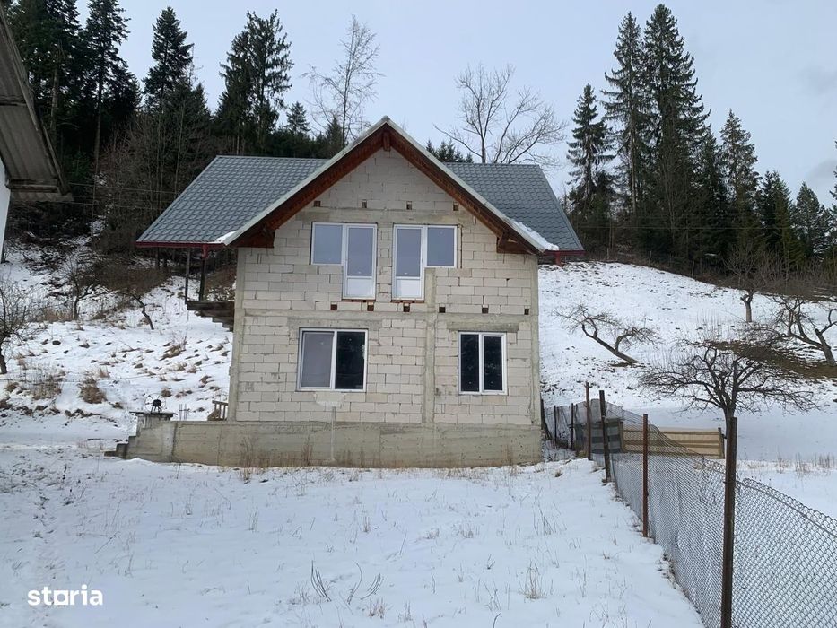 Casă P+E+M Putna | 300 mp utili | Teren 2.200 m