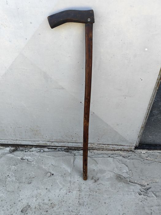 Ръчно изработен дървен бастун / тояга с уникален дизайн