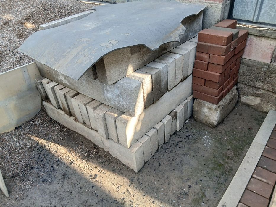 Продам бордюры и отсев б/у