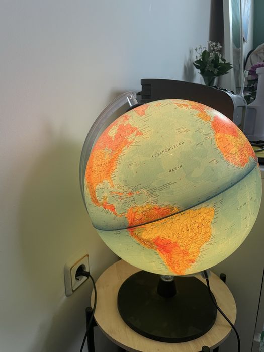 Светещ глобус като нов