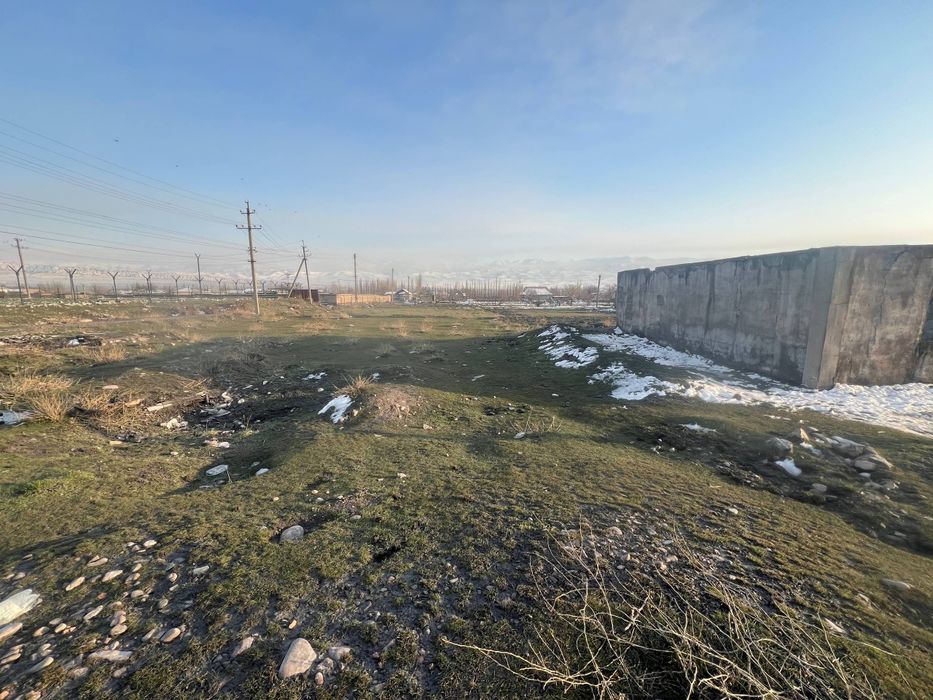 Охангарон тумани Акча 1 махаллада 12 сотих ер сотилади арзон нархда.