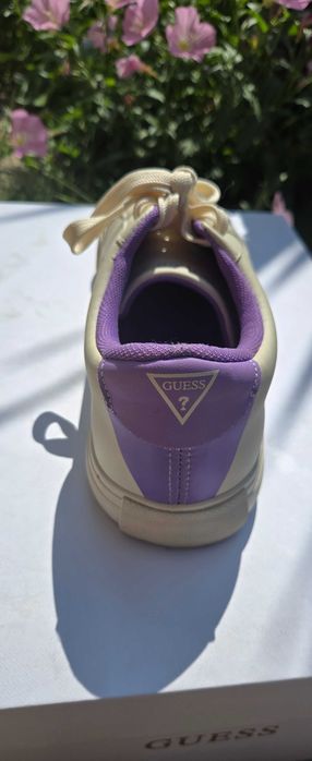 Нови сникърси Guess 39 размер