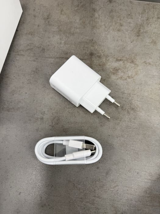 Продам новый телефон redmi 13C