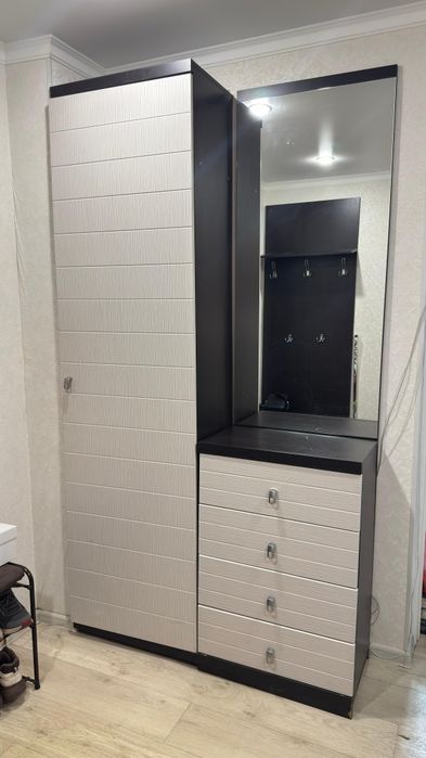 Продам прихожую, шкаф.