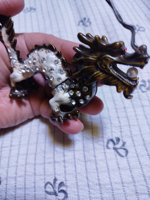 Сувинер не обичный дракончик продаю