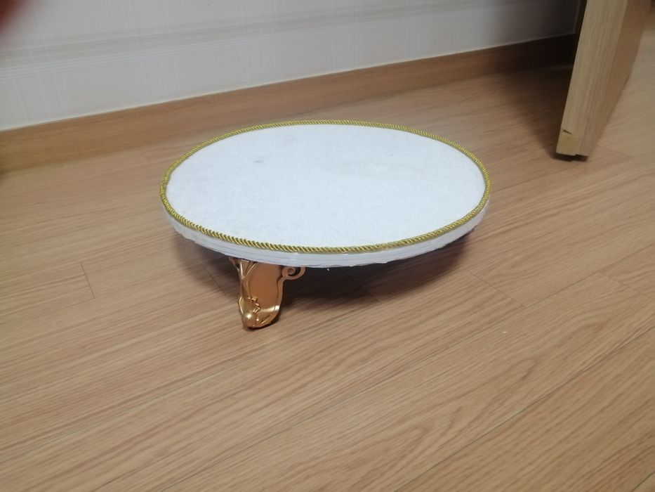 Продам две корзины и подставку