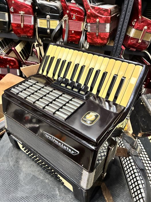 Acordeon Weltmeister Stella cu 60 de basi