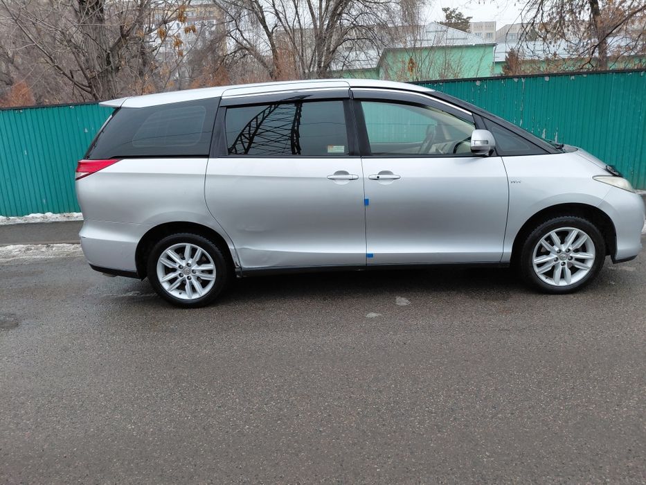 Тоета превия продам