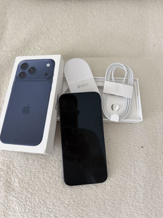 Iphone 17 pro max Deep Blue 256, ca nou,impecabil,viata bateriei100% fara garantie