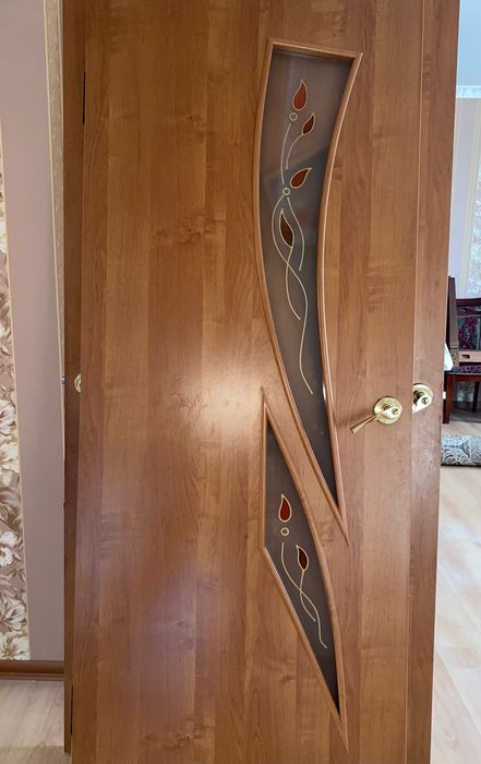 ПРОДАМ межкомнатную дверь