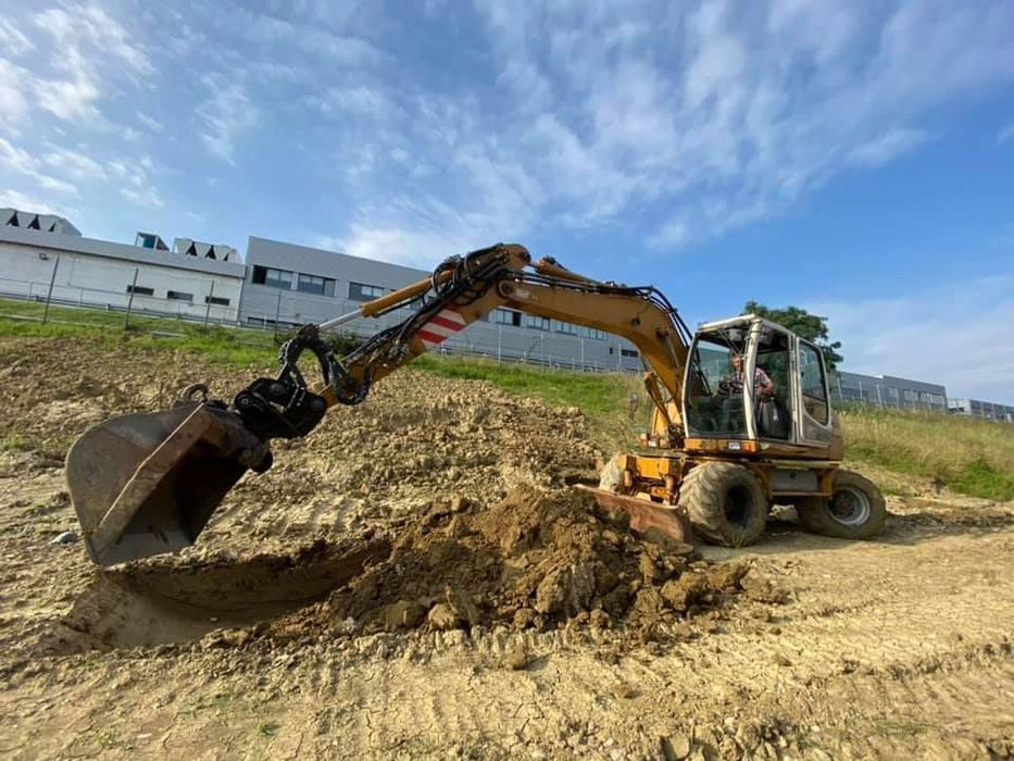 excavator pe pneuri marca liebherr a314, an de fabricaÈ›ie 2004