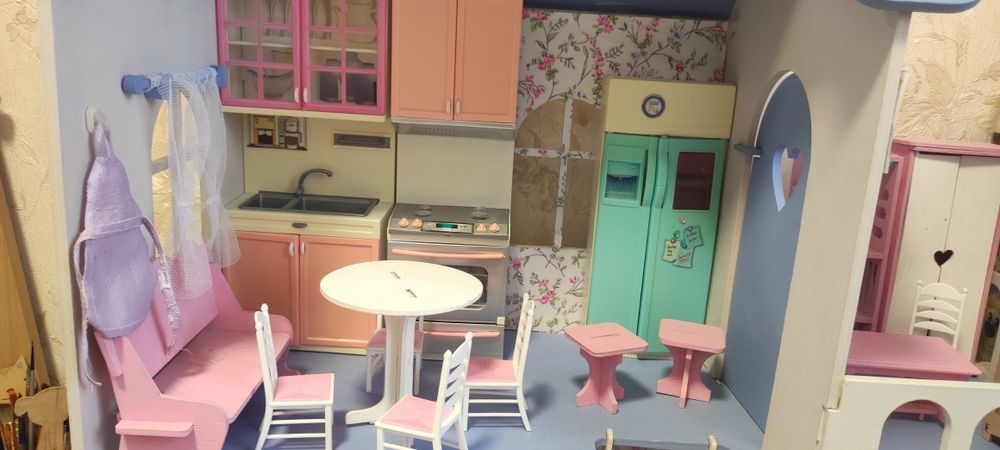 Продам кукольный дом для Барби