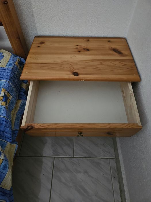 Спалня, нощно шкафче и матрак от масив