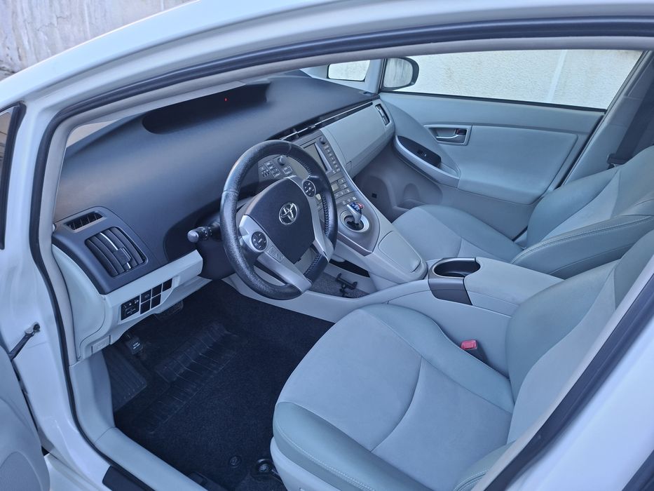 *Toyota Prius Hybrid 2013 • Automat • 244.000 km • Foarte economică