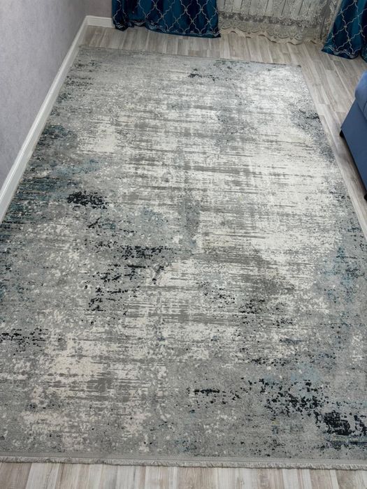 Ковер с синим оттенкам