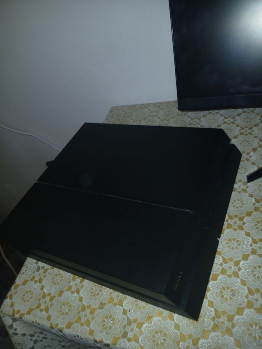 Vând sau schimb ps4