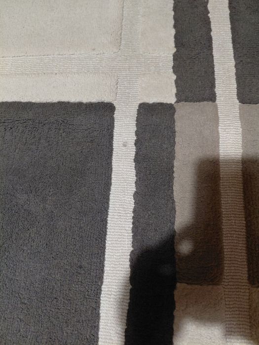 Продавам килими- тип шаги и друг тип цвят сив