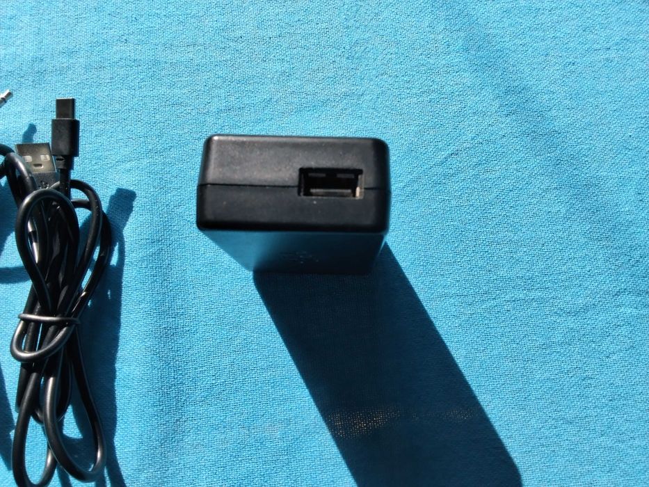 зарядно устройство за уокмъни  смартфони ,мини дискове на сони