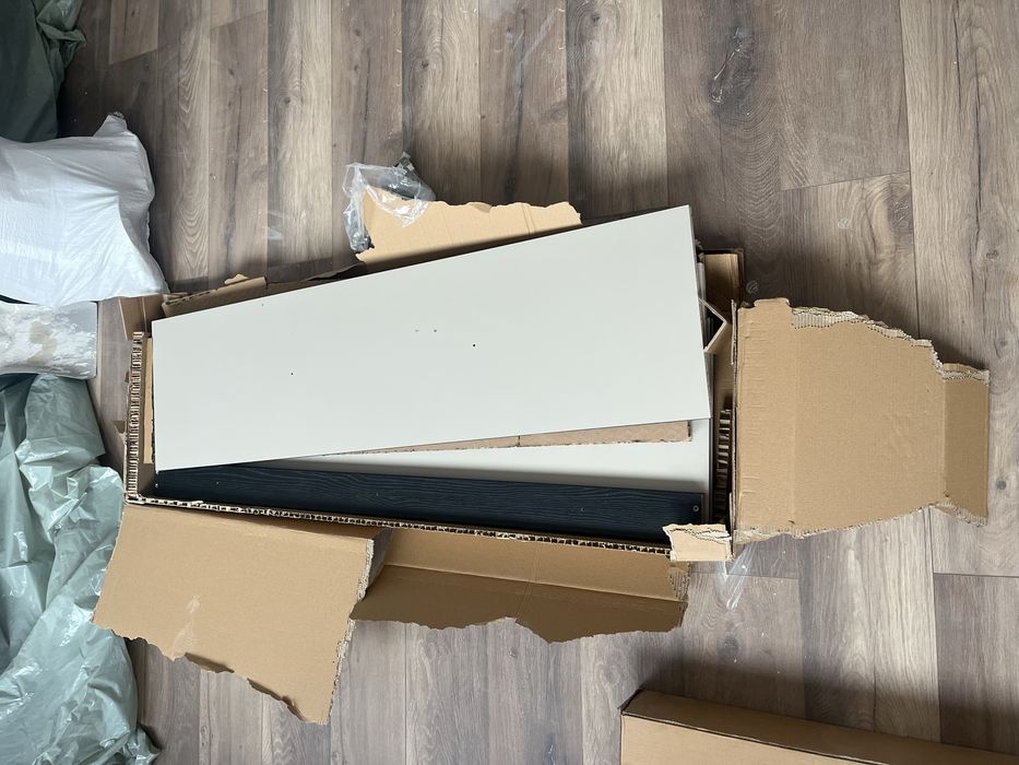 комод с 2 врати и 3 чекмеджета