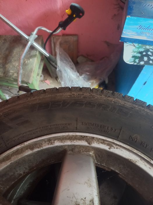 Vând 4 roți cu genți de aluminiu și o roată de rezervă cu geantă de fi