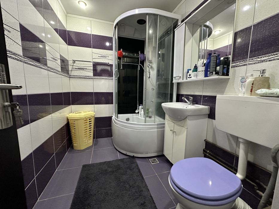 Apartament decomandat 3 camere 2 bai 68 mpu etaj 3 Calimanesti Valcea