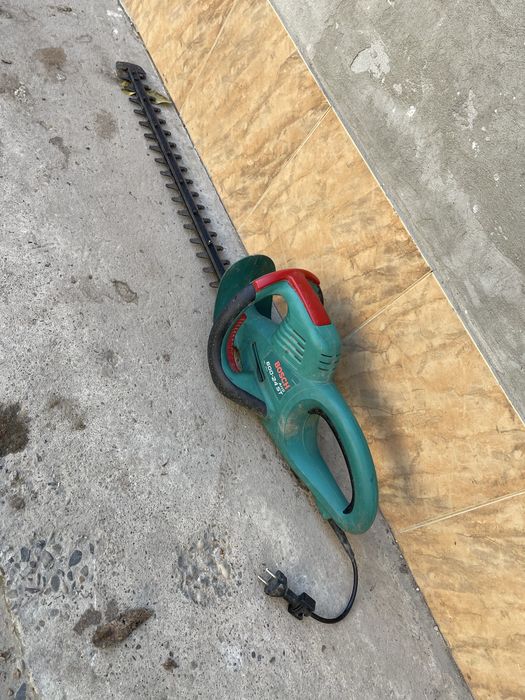 Fierastrau/foarfeca BOSCH electica tuns gard viu