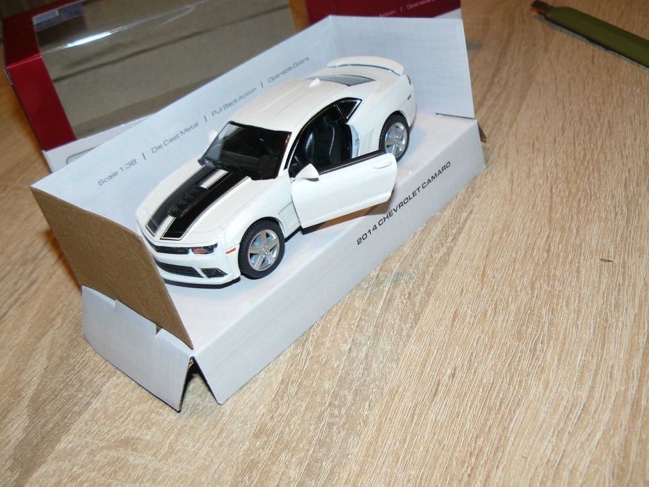 Macheta Auto De Colectie CHEVROLET CAMARO Scara 1:38,Noua Kinsmart