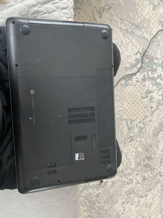 Нету жесткого диска , батарея не держит чисто на питание.