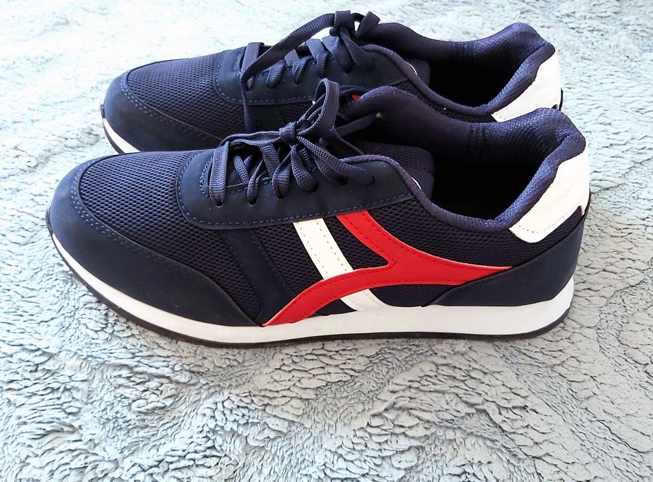 Продавам нови маратонки Yelen Sport