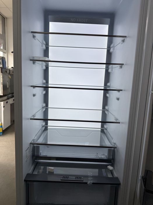 Нов!!! хладилник с фризер за вграждане  Inventum IKV1947S