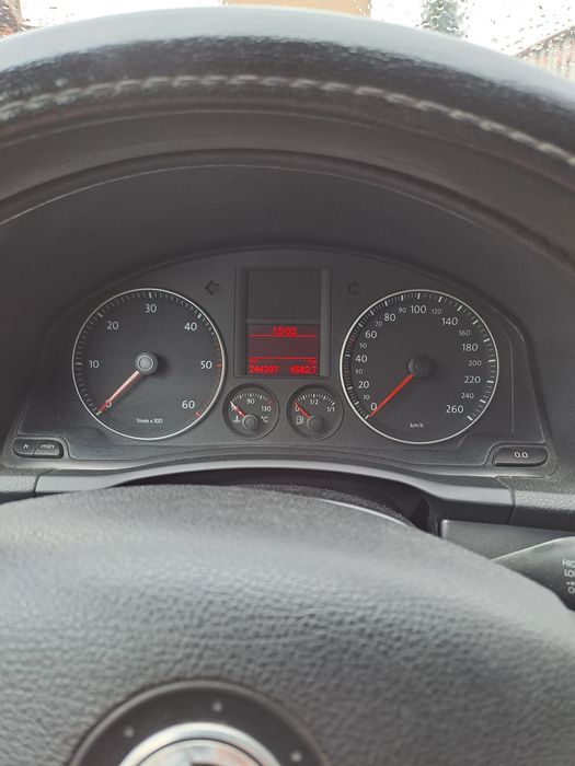 Vând Golf 5 1.9 TDI