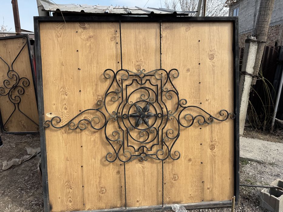 Ворота для дома б/у надо подкрасить