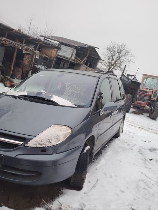 Vînd Citroen C 8