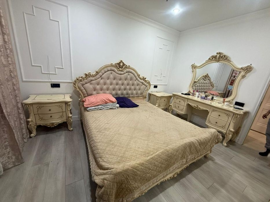 Продам спальный гарнитур