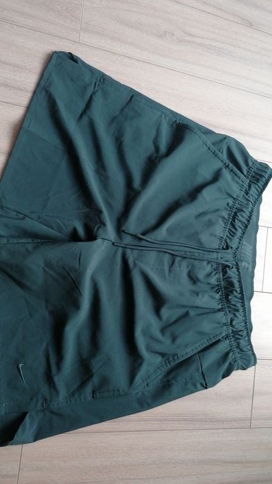 Pantaloni nike originali. Noi cu eticheta..