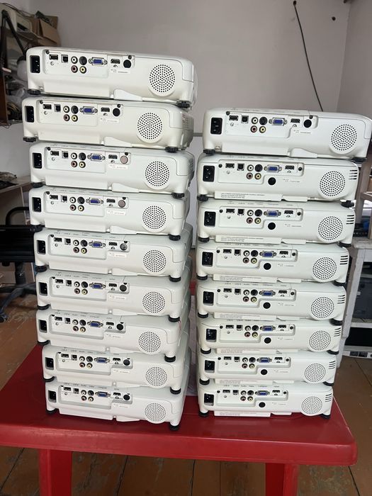 Проектор Epson EB-X31  есть 40 шт
