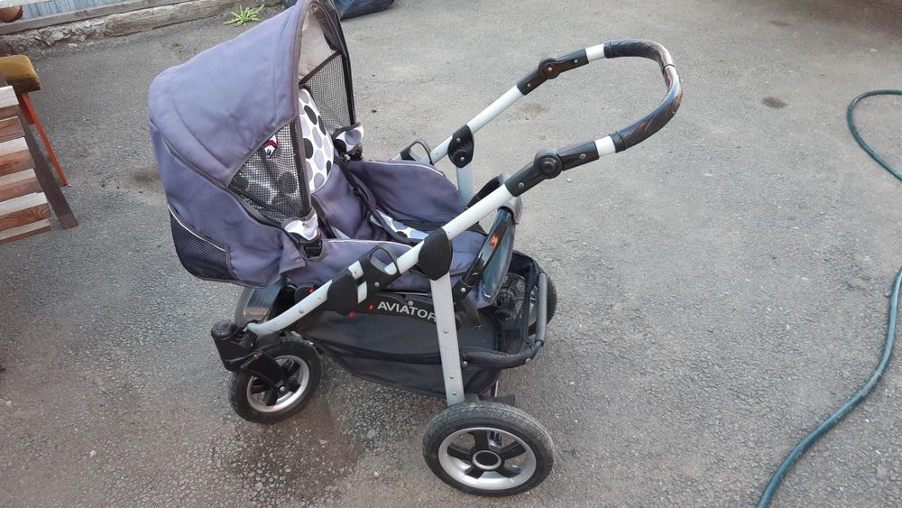 Коляска с двумя насадками.