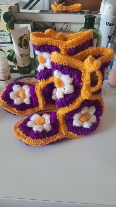 Вязаные домашние сапожки