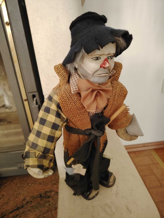 Ръчно изработена кукла клошар за декорация