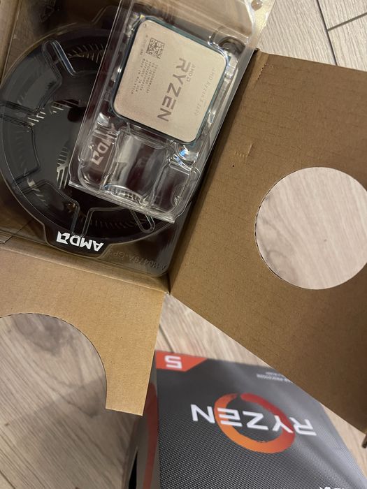 Ryzen 2600 + cooler original AMD sigilat !