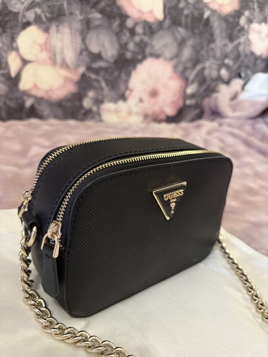 Черна чанта Guess