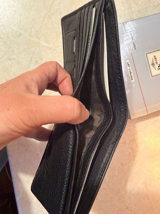 Кожен мъжки портфейл