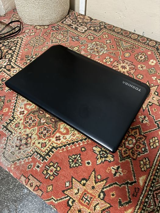 Laptop Toshiba Satellite - 500GB - Windows 10 Pro - Încărcător