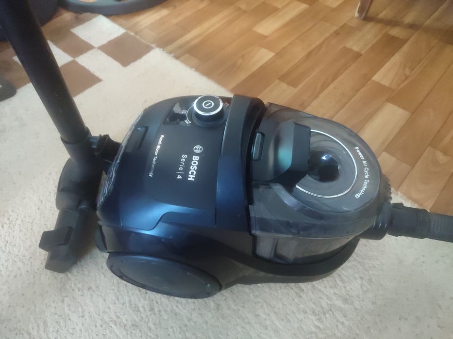 Пылесос  Bosch Bagles Vacuum Cleaner serie|4