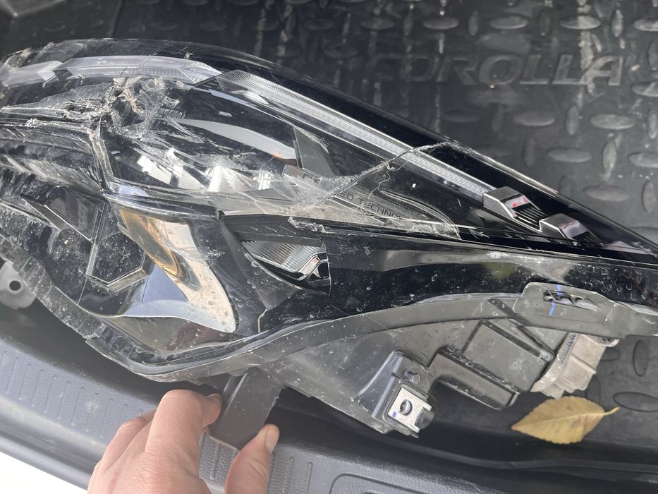 Продам фару на Geely Coolray, оригинал левую