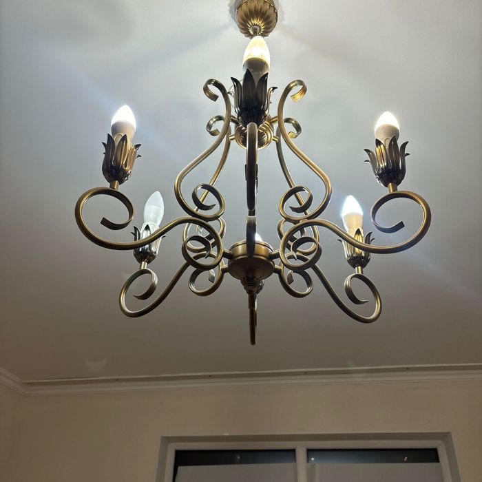 Продам люстры в отличном состояний