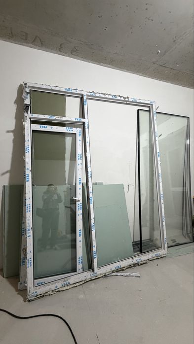Пластиковые окна с дверью Veka